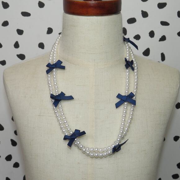 Carter’s Faux Pearl Bow Double Strand Necklace - Picture 2 of 3